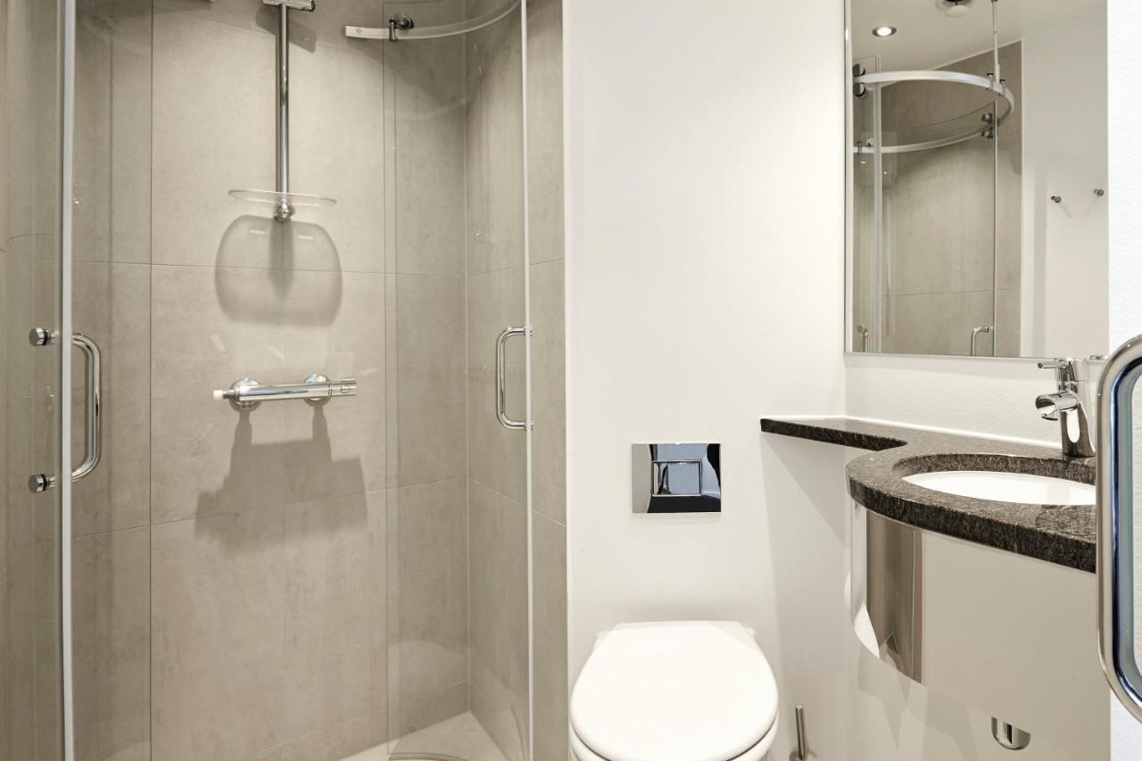 6 Bed Private Room Private Bathroom